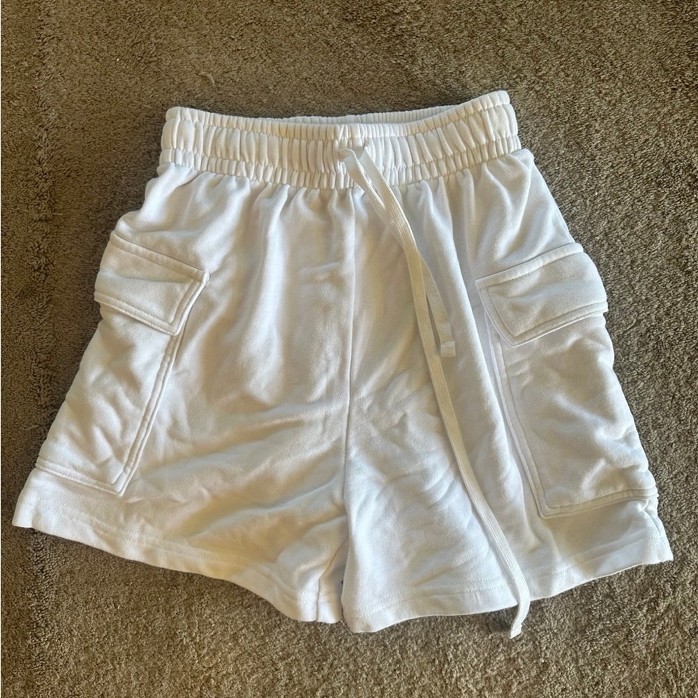 Women’s white fleece cargo shorts xs nwot